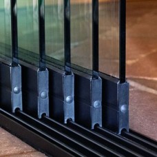 Glazen schuifwand zwart 5-sporig tot 402 cm breed 238-242 cm hoog Glazen schuifwand zwart 5-sporig tot 402 cm breed 238-242 cm hoog