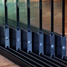 Glazen schuifwand zwart 6-sporig tot 600 cm breed 233-237 cm hoog Glazen schuifwand zwart 6-sporig tot 600 cm breed 233-237 cm hoog